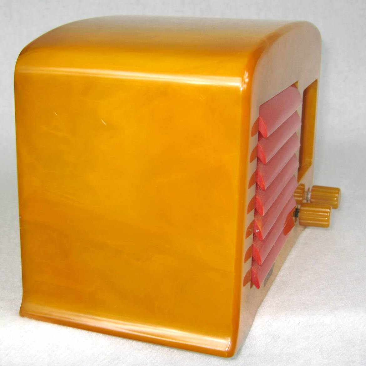 1938 FADA 53 Yellow with Red Grill Bakelite Catalin Art Deco Radio - Image 3