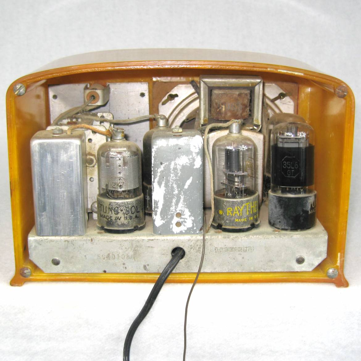 1938 FADA 53 Yellow with Red Grill Bakelite Catalin Art Deco Radio - Image 5