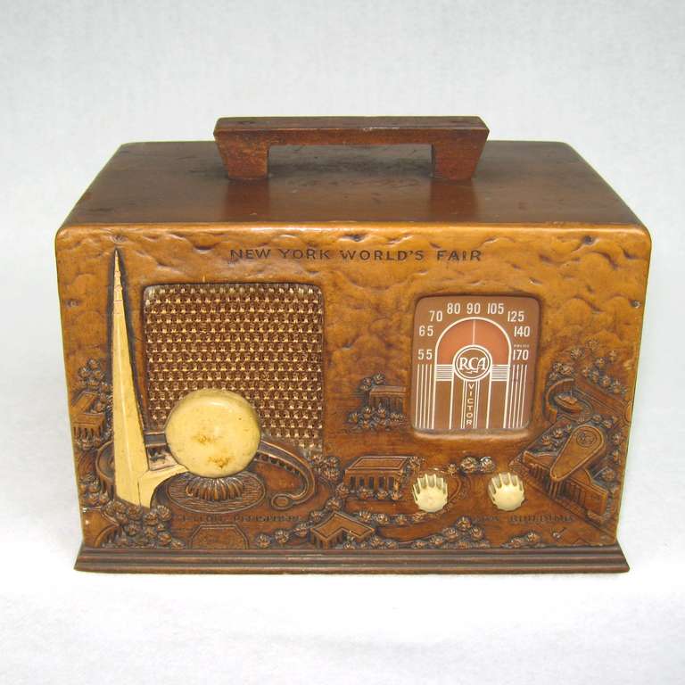 RCA 1939 New York Worlds Fair Radio - Image 2